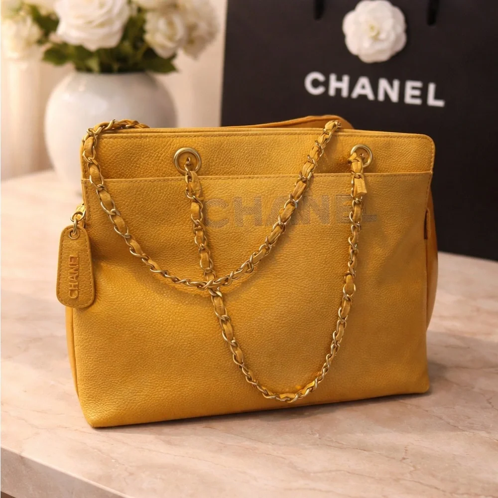 CHANEL Shoulder Bag - Picture 3 of 10